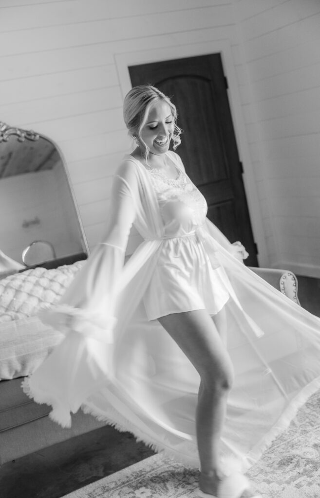 4T Vineyards wedding getting ready in Alabama with bride