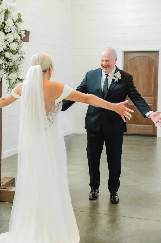 4T Vineyards wedding first look in Alabama with bride and dad
