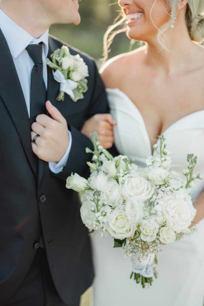 4T Vineyards wedding sunset pictures in Alabama with bride and groom