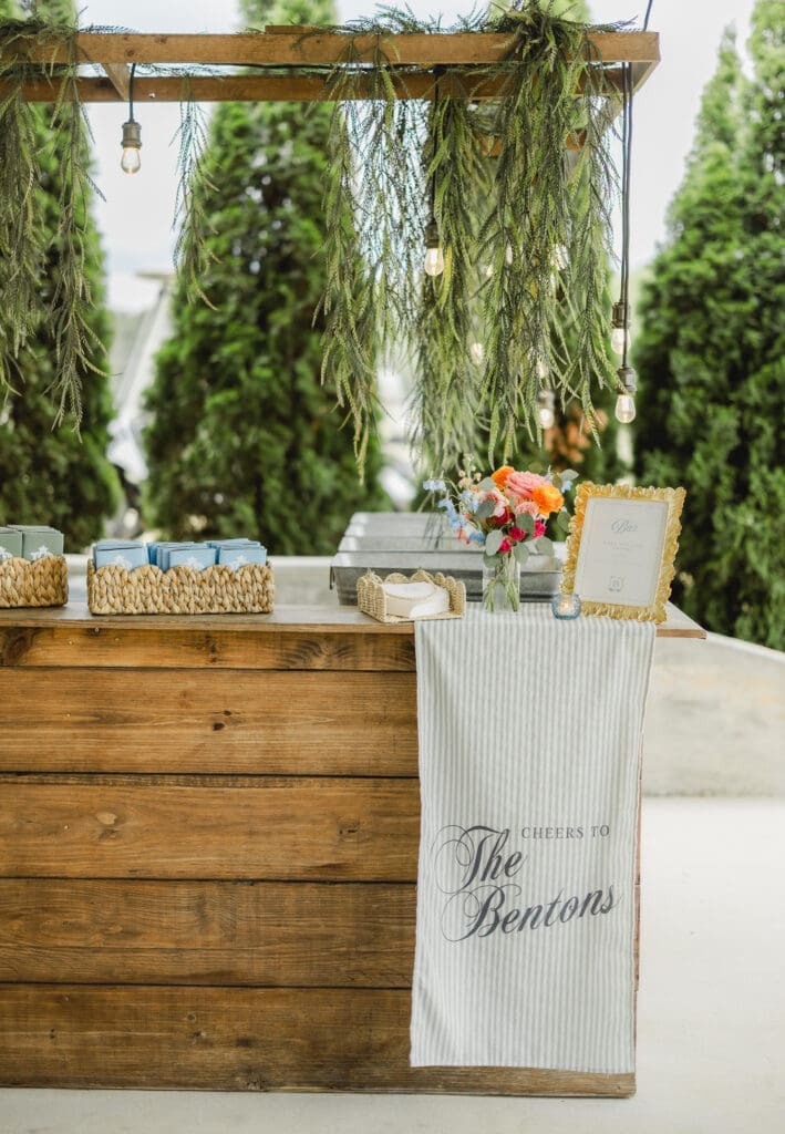 Cocktail hour details at Hoyt Hollow