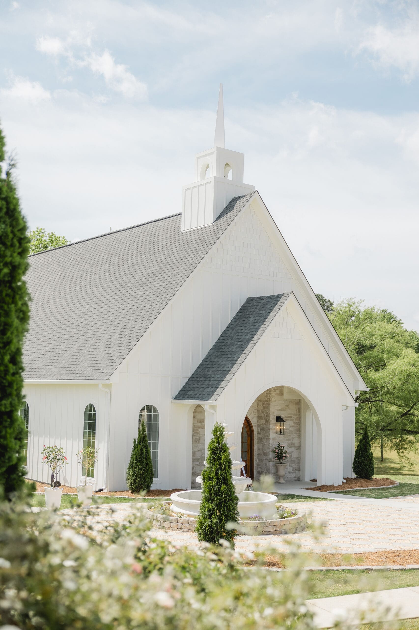 irst wedding ceremony ever held in Hoyt Hollow white chapel